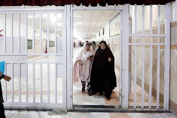 آزادی زن 90 ساله از زندان بابل با حمایت مالی بازیگران سینما و تلویزیون