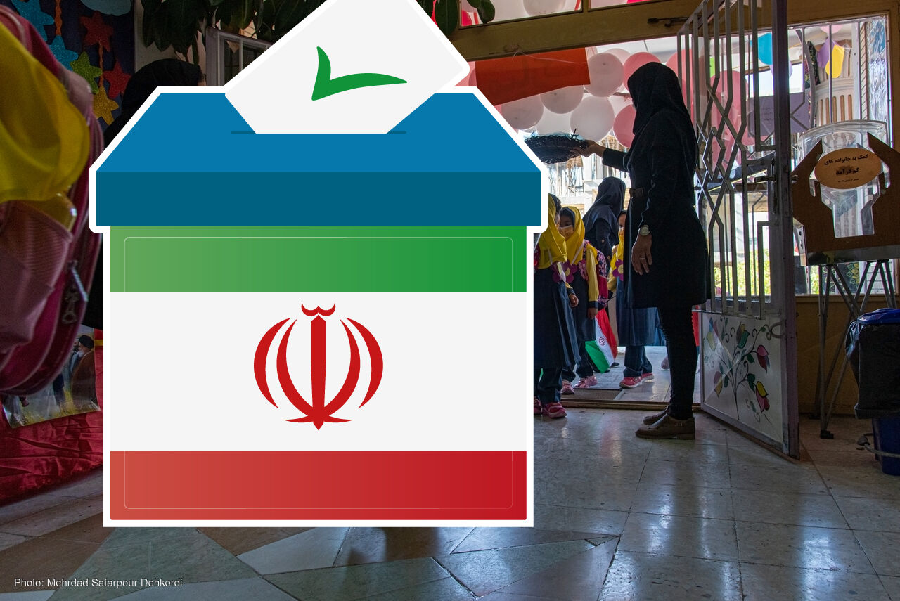 دانش آموزان مازندران زیرباران به مدرسه رفتند