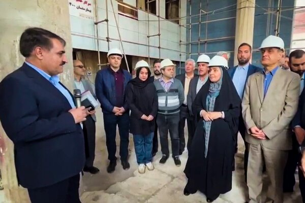 بازدید وزیر راه و شهرسازی از روند تکمیل بیمارستان 421 تخت‌ خوابی رشت