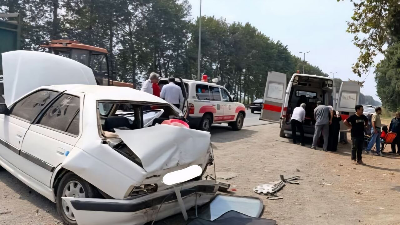11 مصدوم درپی تصادف زنجیره‌ای 3 خودرو