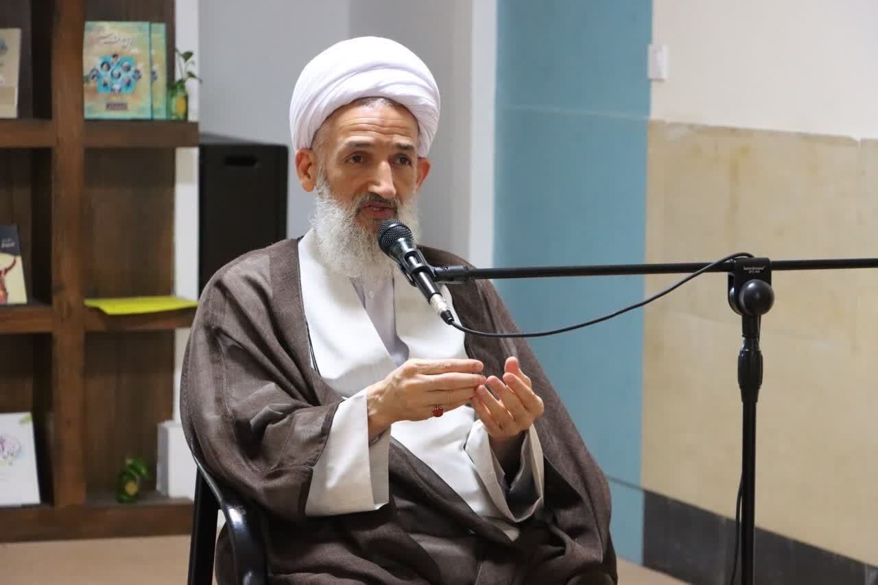 ارتباط با امام عصر(عج) محور تعالی اخلاق و استقامت جامعه است