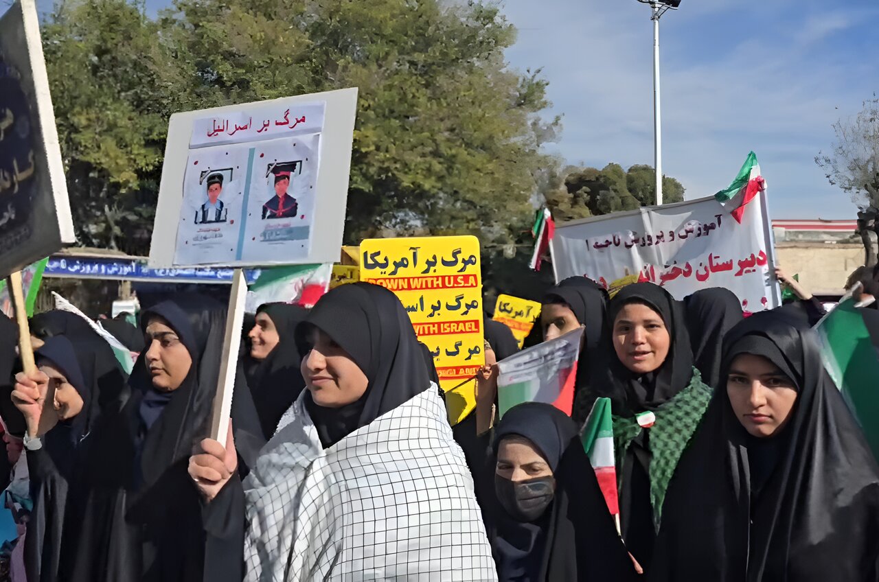 جوشش جوانان و نوجوانان گرگانی در اجتماع ضد استکباری 13 آبان