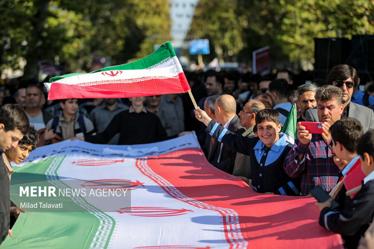 راهپیمایی یوم الله 13 آبان در فومن