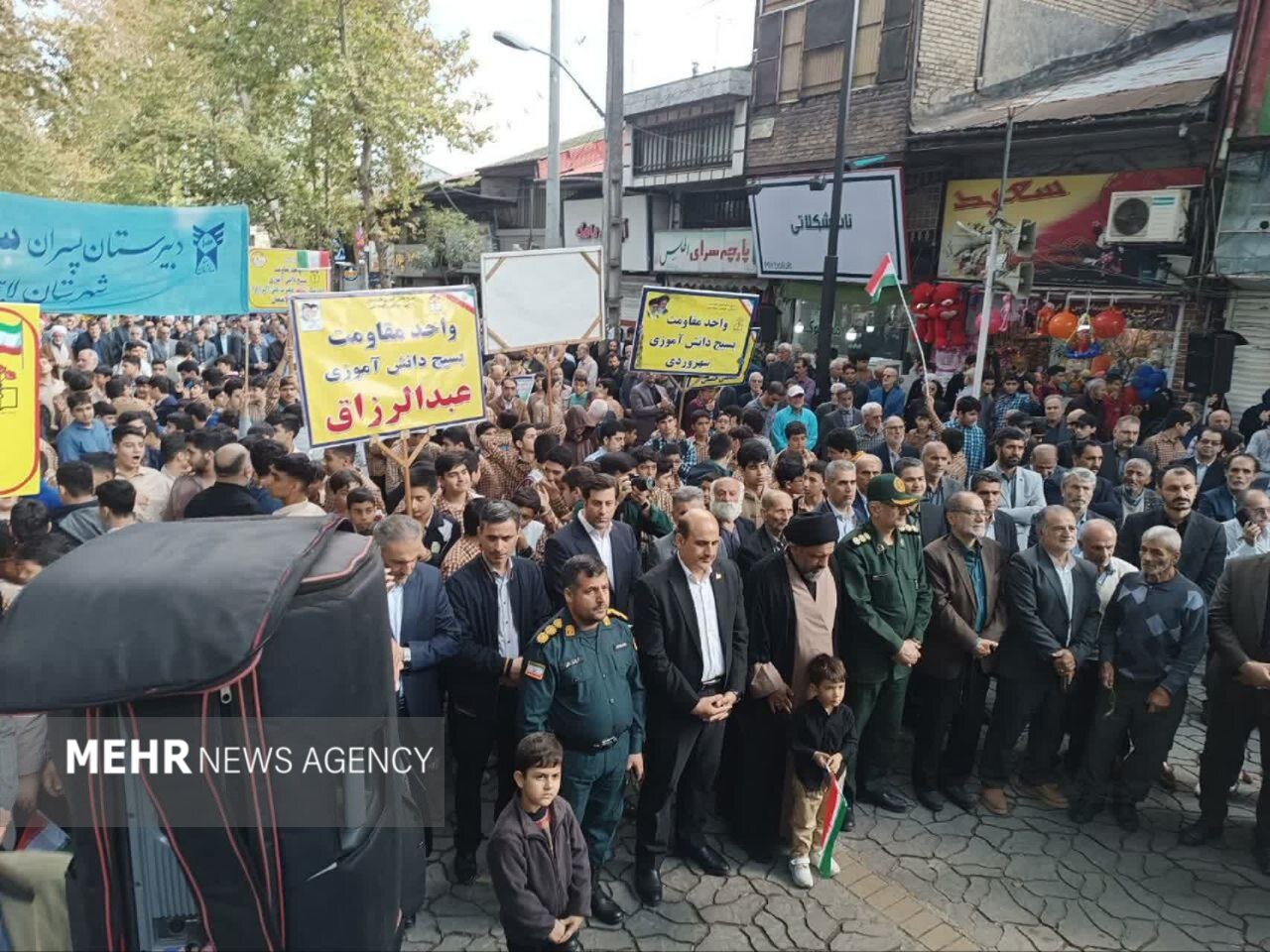 راهپیمایی پرشور مردم لاهیجان در روز 13 آبان