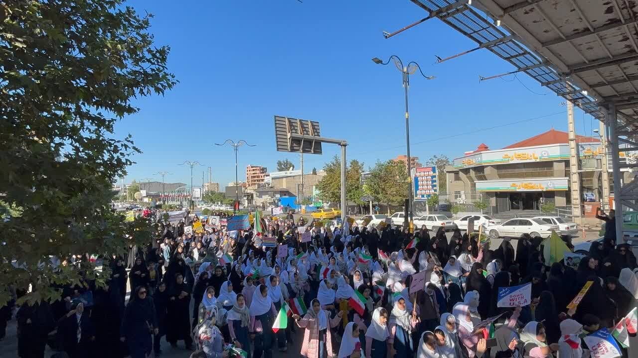 شکوه وحدت و همدلی دانش‌آموزان نکایی