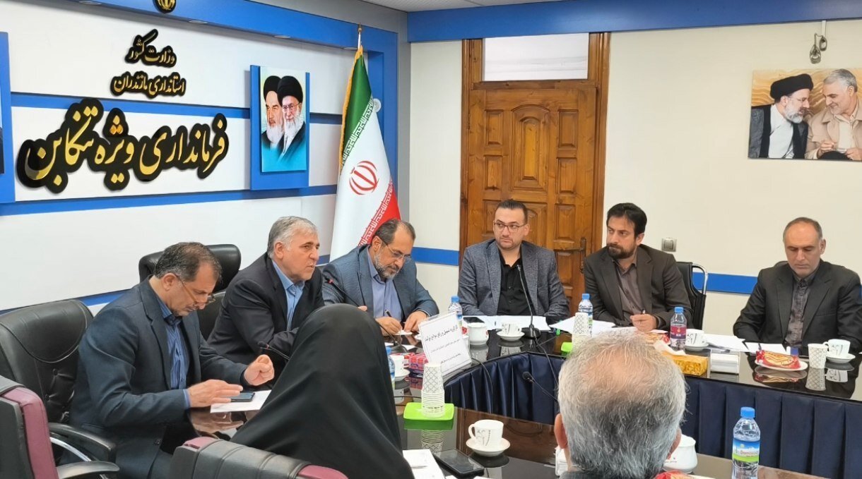 قوانین بیمه و مالیات باید در خدمت تولید باشد