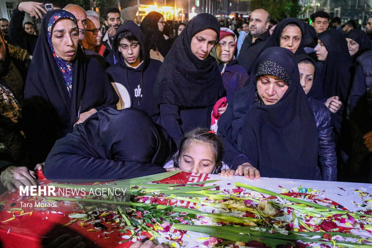 استقبال از شهید گمنام در میدان شهدای ذهاب رشت