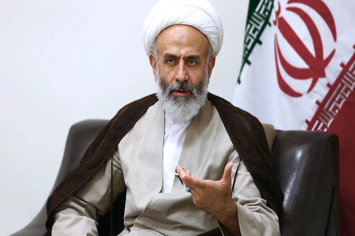 دشمنان می‌خواهند جمهوری اسلامی را از مسیر خود منحرف کنند