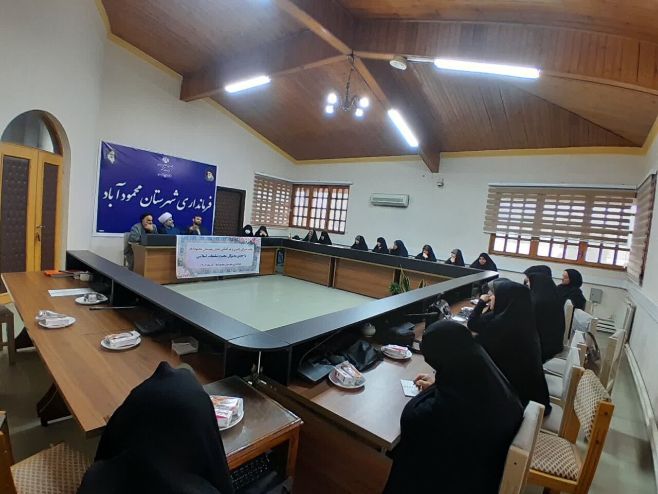 بانوان نخبه مازندران در مدیریت و راهبری مسائل اجتماعی نقش ایفا کنند