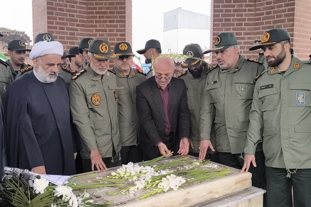 ادای احترام به مقام روحانی شهید میرزا کوچک‌خان جنگلی