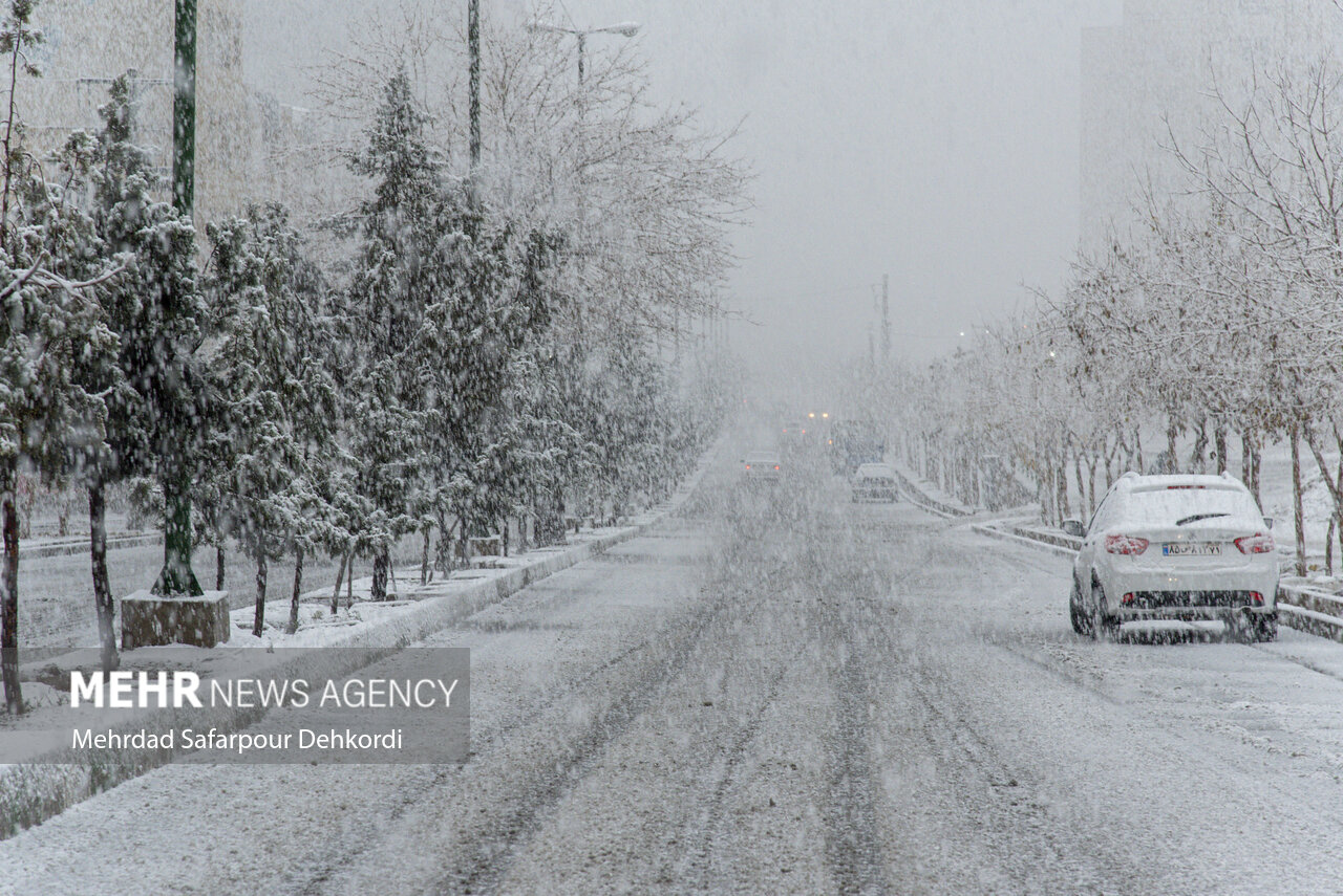 آسمان مازندران ابری و بارانی؛ راه های کوهستانی برفی و باز است