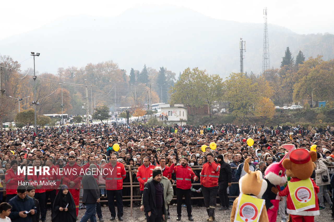پیاده روی خانوادگی همزمان با جشن 100سالگی شهر گرگان