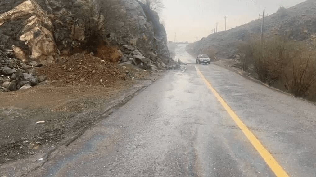 فیاضی: گالری ریزشی در گردنه لاوش محور بلده - پل زنگوله نصب می‌شود