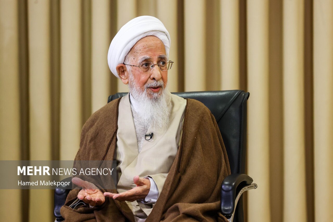 آیت الله جوادی آملی: ماموریت جامعه سازی رفع جاهلیت است