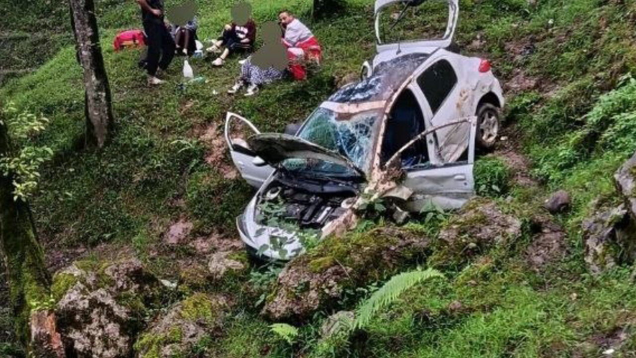 سقوط 207 در محور جنت‌رودبار رامسر 4 مصدوم برجای گذاشت