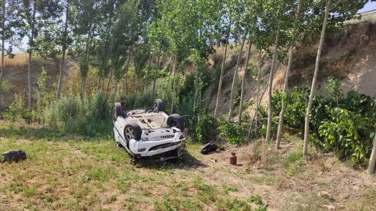 سقوط خودرو از ارتفاع در محور کیاسر 3 مصدوم برجای گذاشت