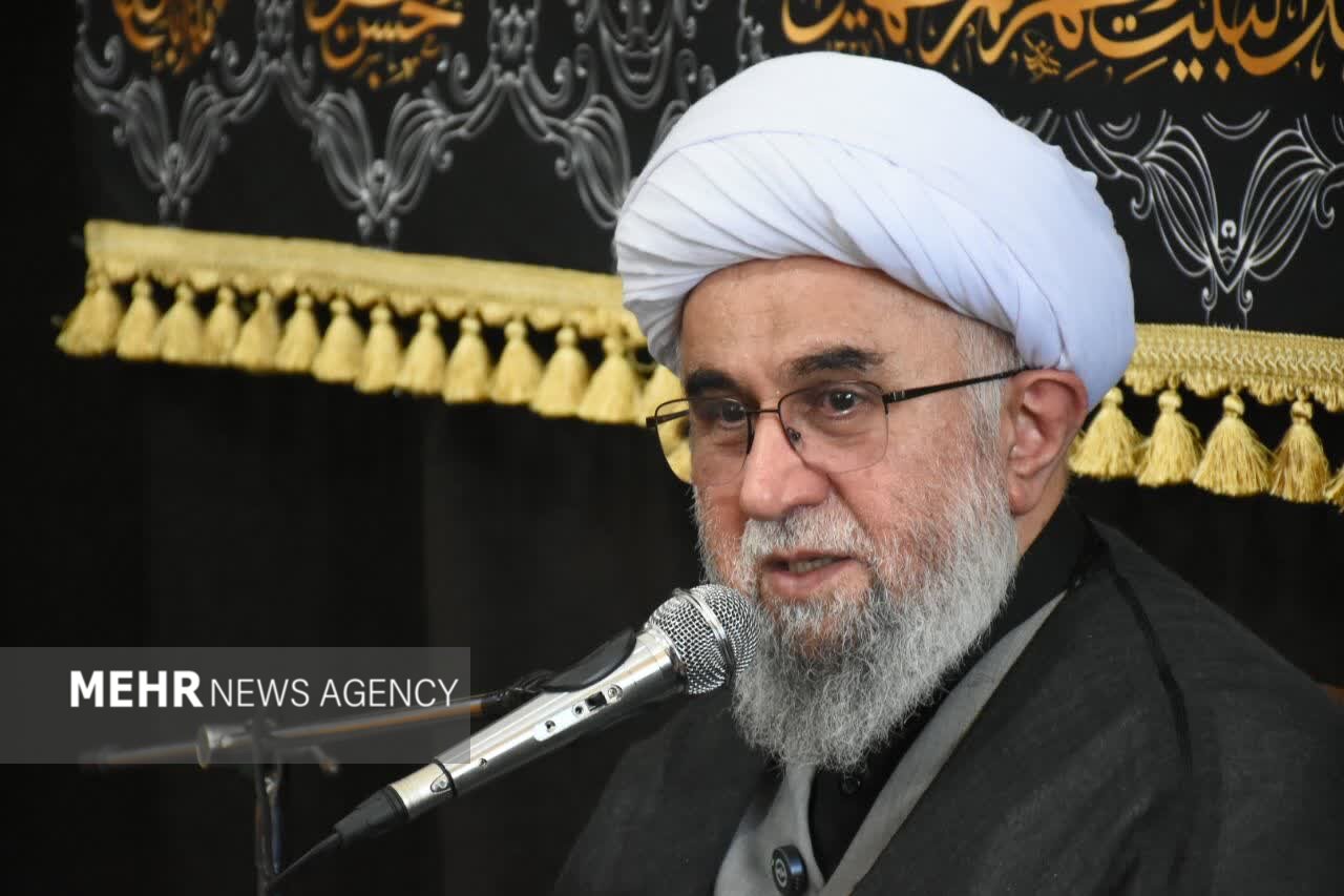 آیت الله رمضانی: معرفت و محبت به ولایت رمز تعالی انقلاب است