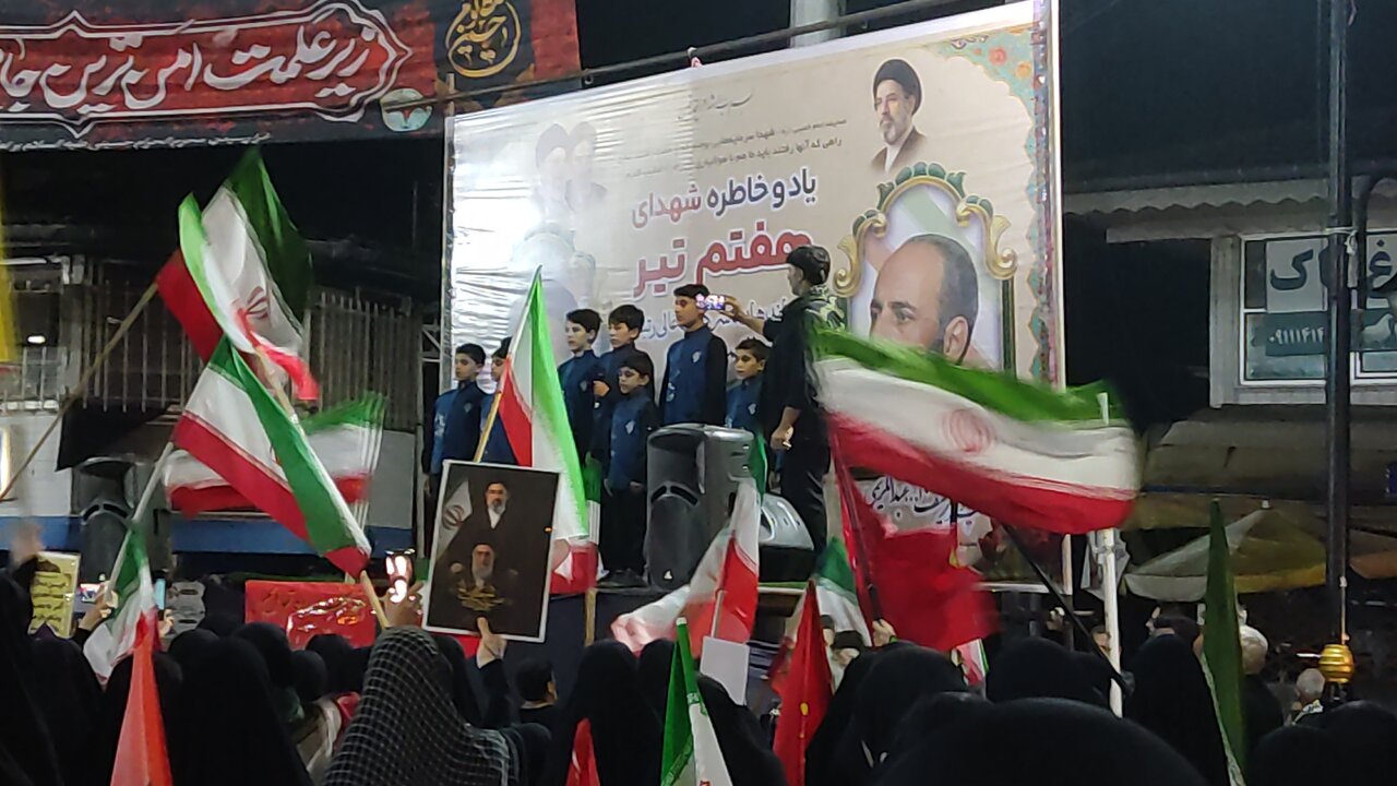 سرود خوانی نوجوانان لنگرودی برای رهبر انقلاب