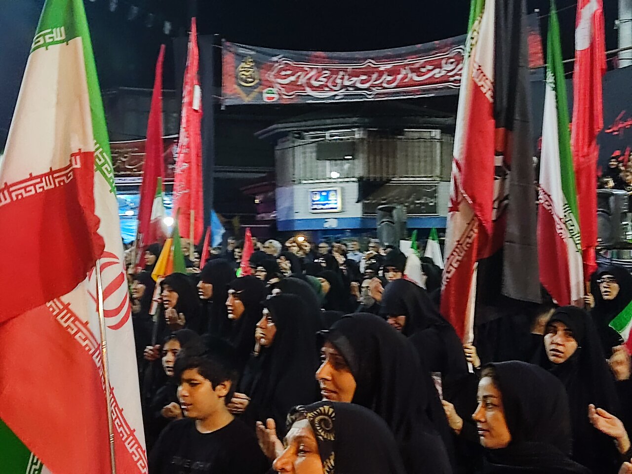 لنگرودی ها در میدان خواستار انتقام خون رهبر شهید شدند