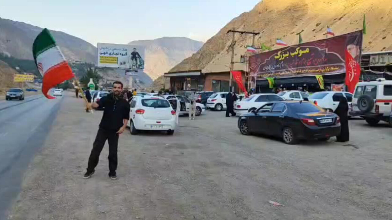 خدمت‌رسانی موکب امامزاده نبی(ع) به زائران امام شهید در محور هراز