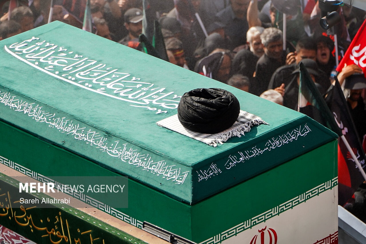 دیارمیرزا میعادگاه تجدید عهد با رهبر شهید؛ مردم همچنان میدان دار هستند