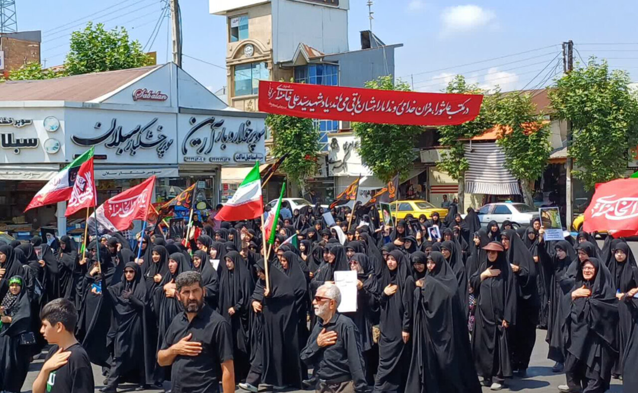 دسته عزاداری مردم صومعه‌ سرا
همزمان با آیین تشییع پیکر رهبر شهید