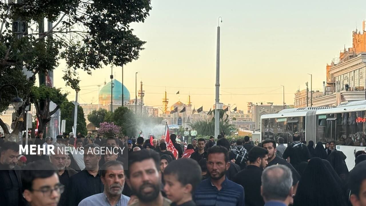 حال و هوای خیابان امام رضا و خیل پرشور زائران رهبر شهید