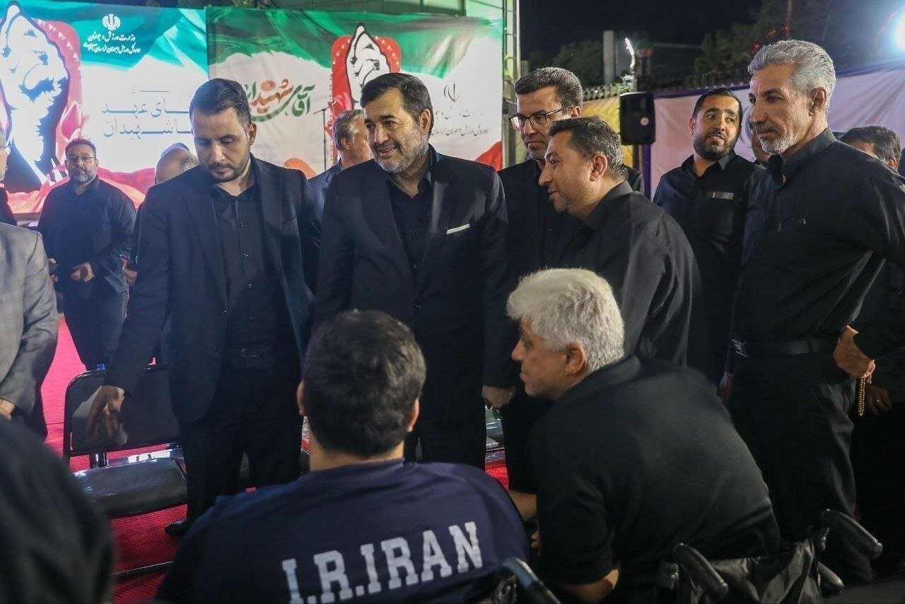 مراسم بزرگداشت رهبر شهید در کنار ورزشکاران و جوانان