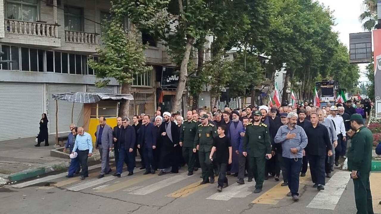راهپیمایی مردم آستانه اشرفیه در عزای سیدالشهدای انقلاب