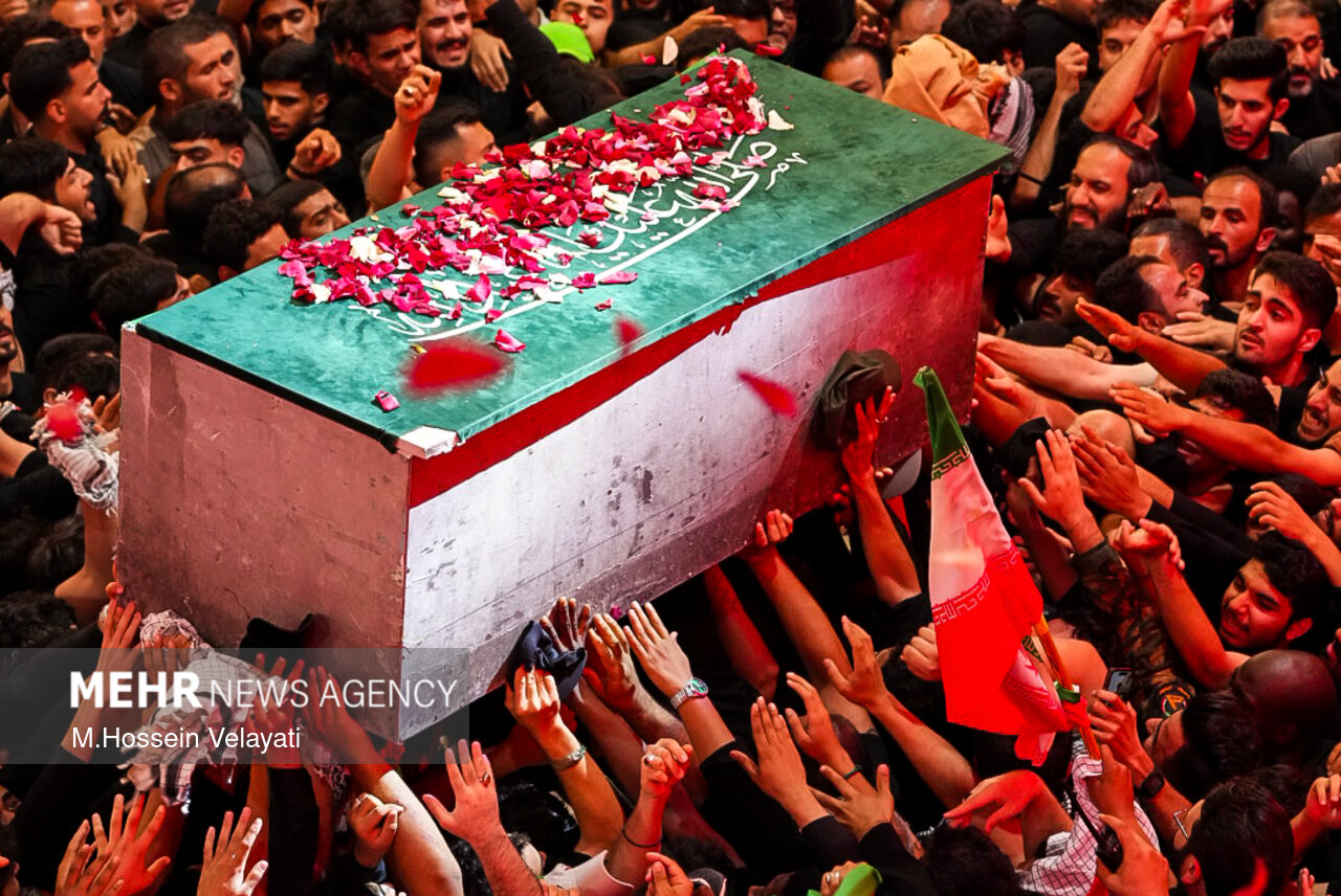 پیام عربی تولیت آستان قدس رضوی در قدردانی از تشییع رهبر شهید در عراق