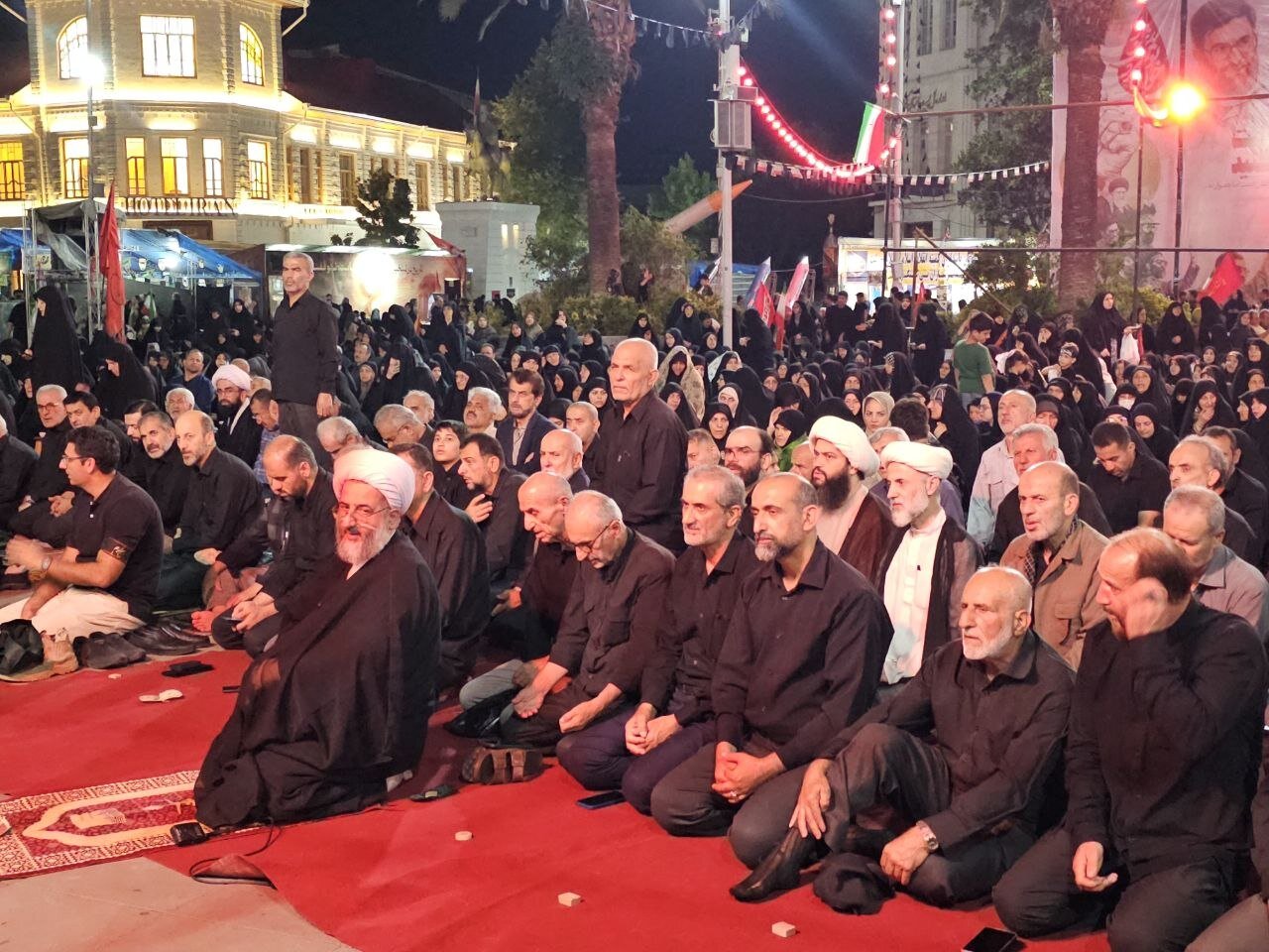 اقامه نماز لیله الدفن برای امام شهید در رشت