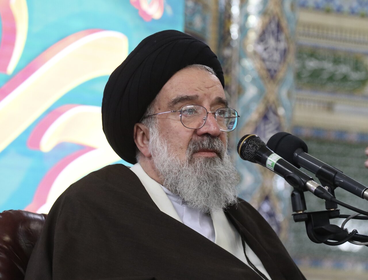آیت الله خاتمی: ملت ایران با بصیرت توطئه های دشمنان را خنثی می کند
