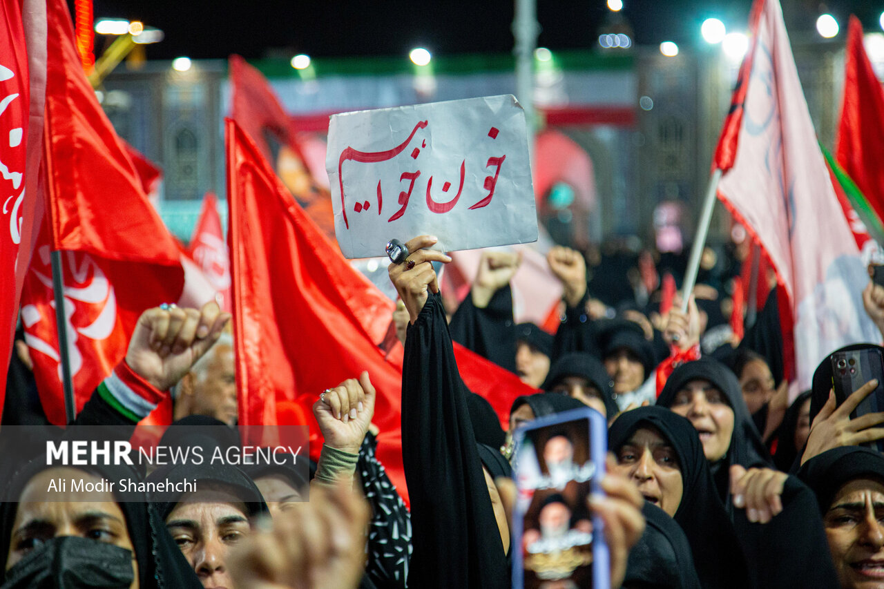 آزادشهری‌ها به حضور شبانه خود ادامه دادند