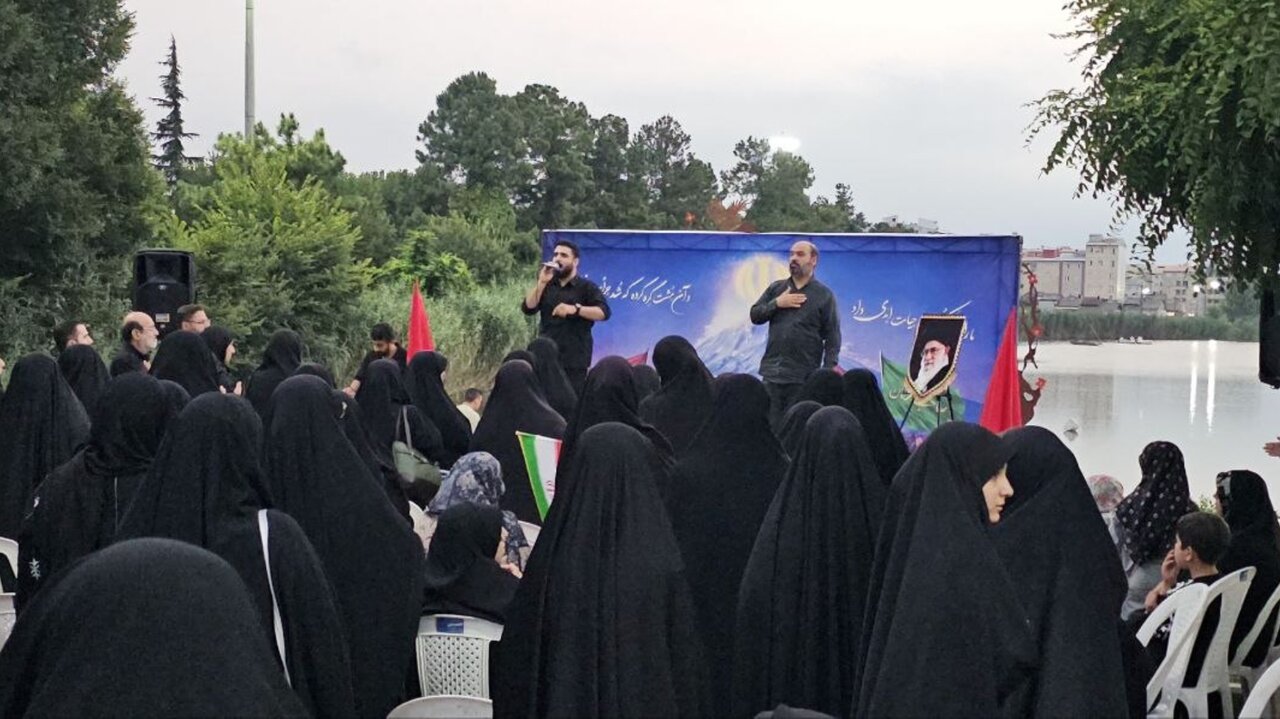 برگزاری مراسم یادبود رهبر شهید در پارک دانشجوی رشت
