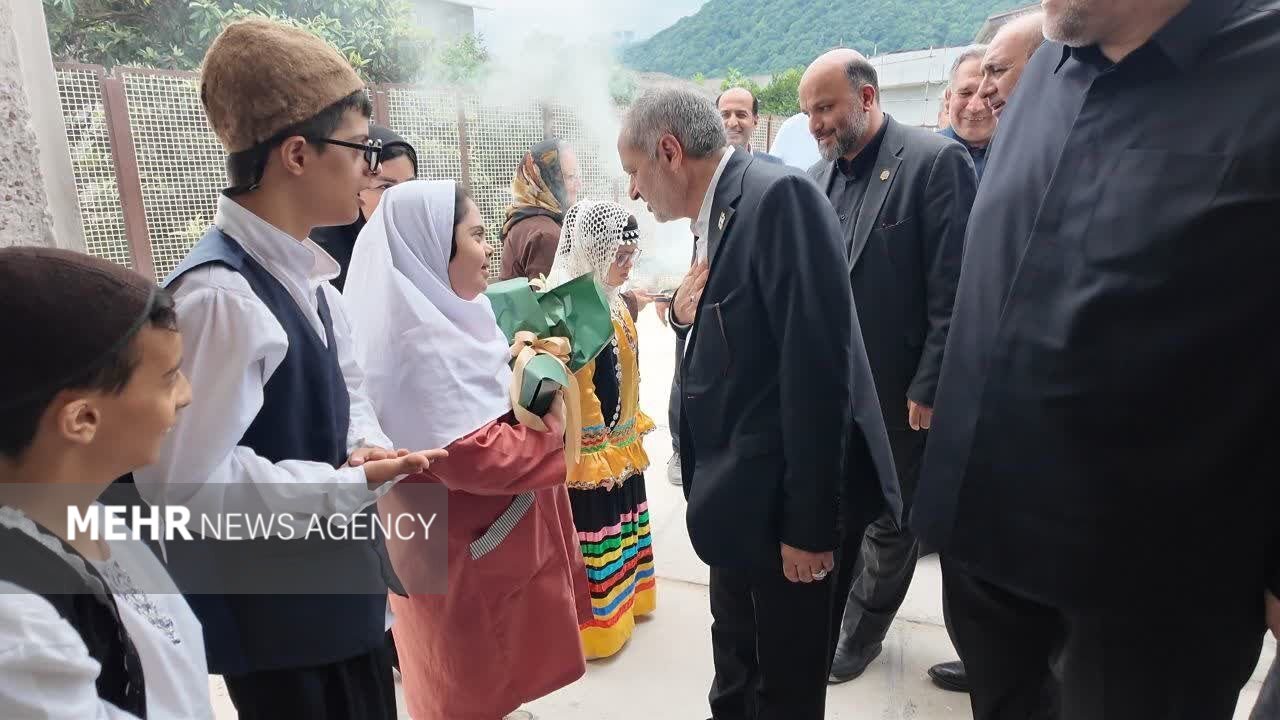 کاظمی: توسعه زیرساخت‌های آموزشی با کمک مردم شتاب گرفته است