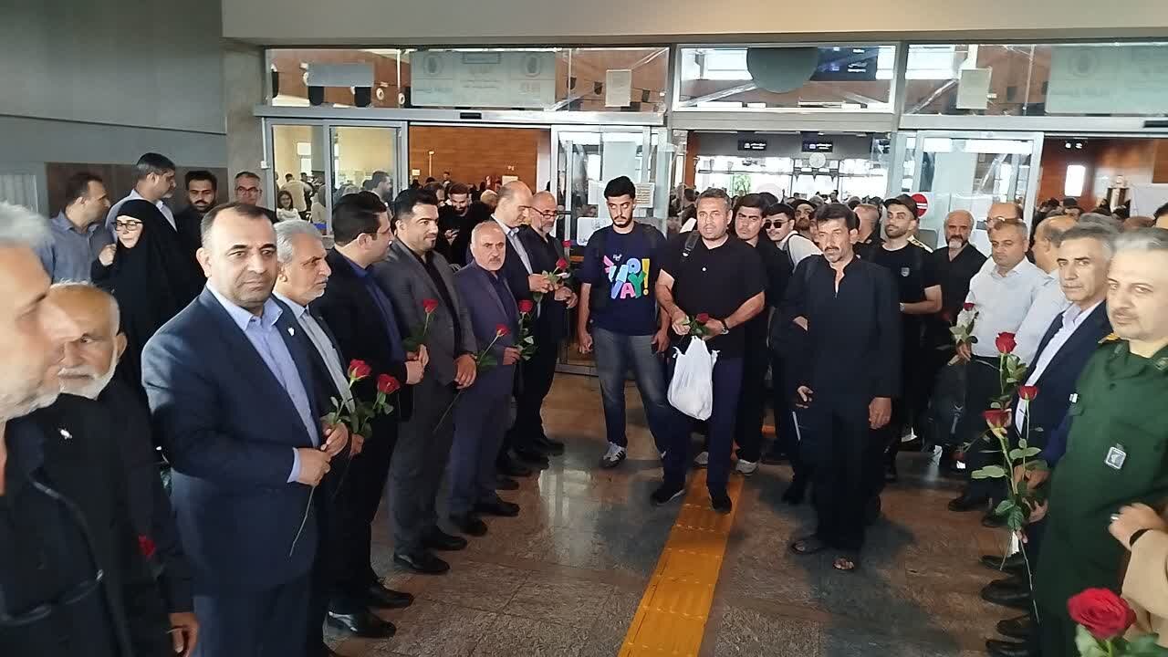 بدرقه 660 زائر گیلانی در ایستگاه راه آهن رشت؛ قطار کربلا حرکت کرد