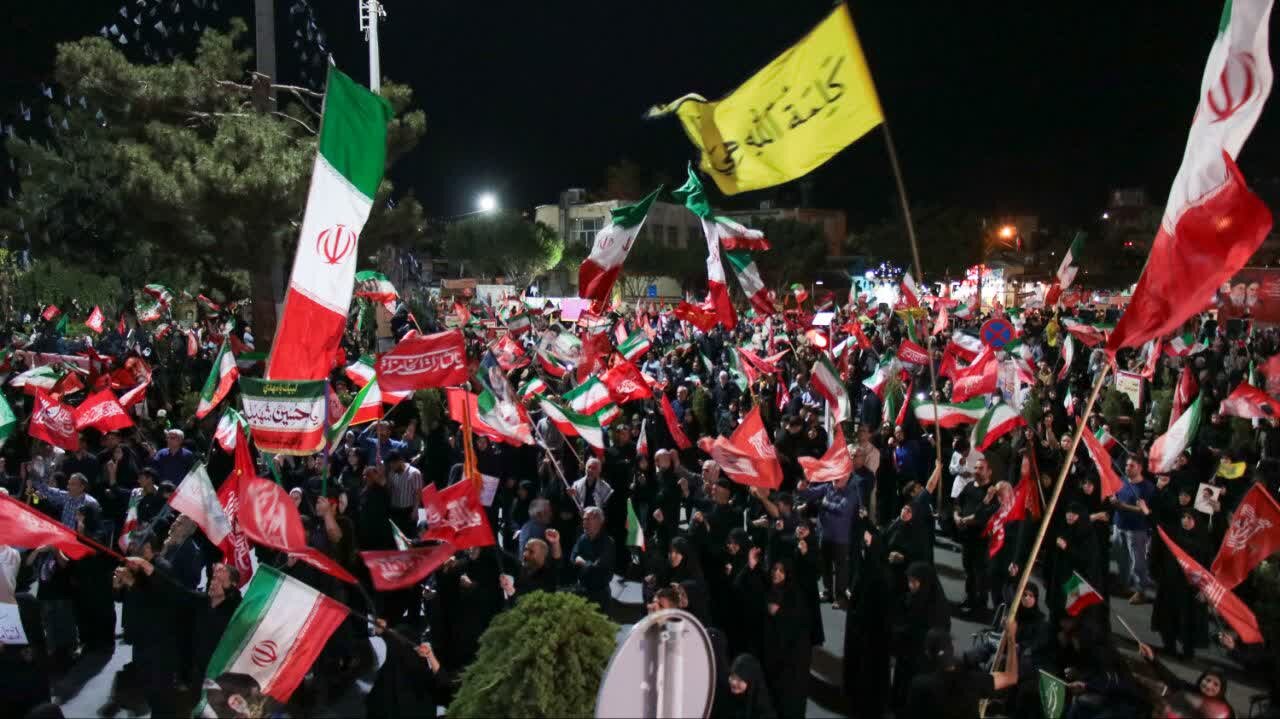 تجدید میثاق مردم گالیکش با آرمان‌های انقلاب در اجتماع شبانه