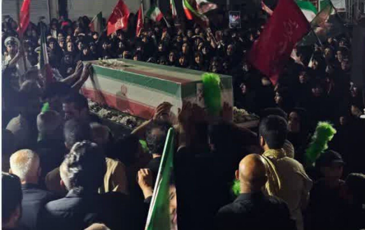 وداع مردم بندرانزلی با دریانورد شهید «نیما مرادی » در اجتماع شبانه