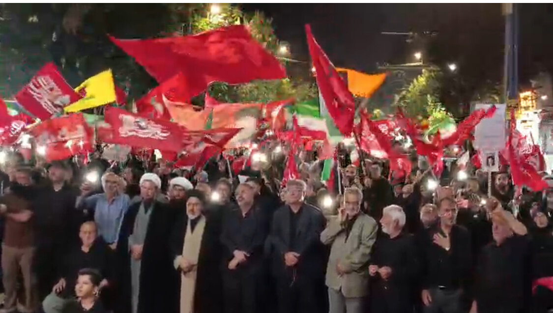 تداوم حضور شبانه مردم نگین‌شهر در حمایت از آرمان‌های انقلاب و ایران