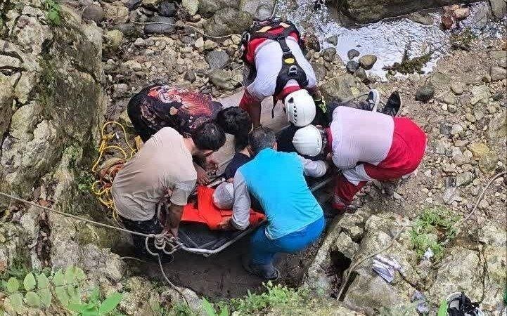 سقوط وانت‌مزدا به رودخانه در جنگل سوتراش 9 مصدوم برجای گذاشت