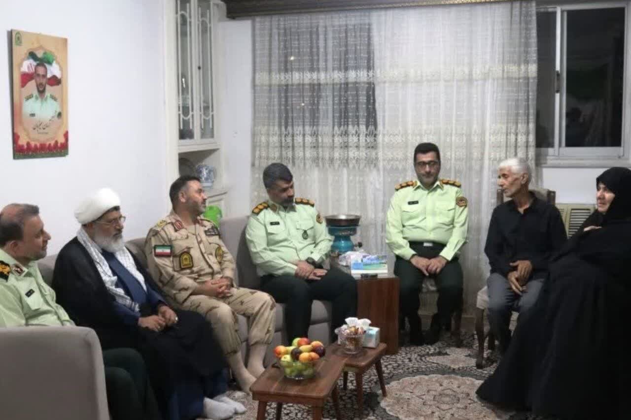 دیدار رئیس سازمان عقیدتی سیاسس فراجا با خانواده شهید میزبان در گیلان