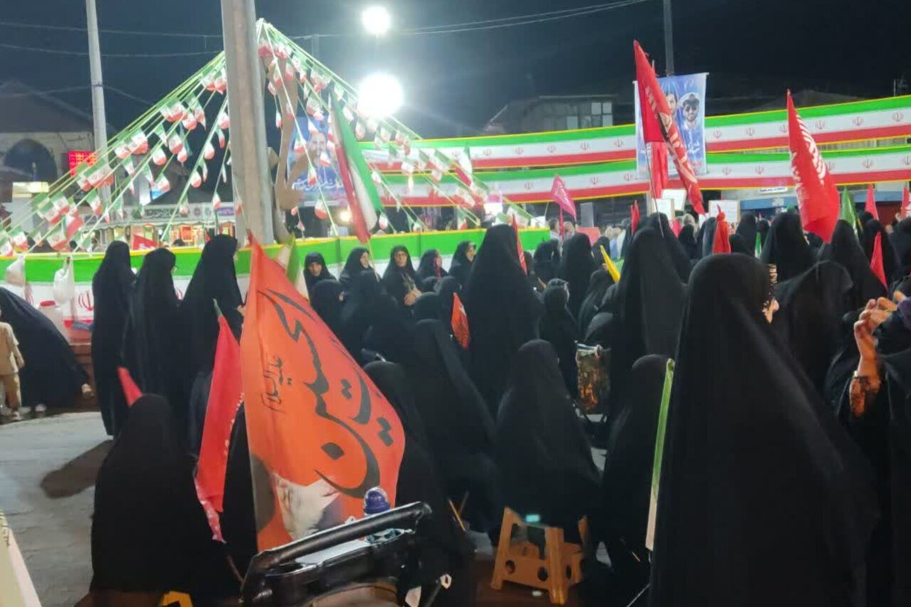 لنگرود در جشن و شور؛ شب 182 تجمع همزمان با ولادت حضرت رسول (ص)