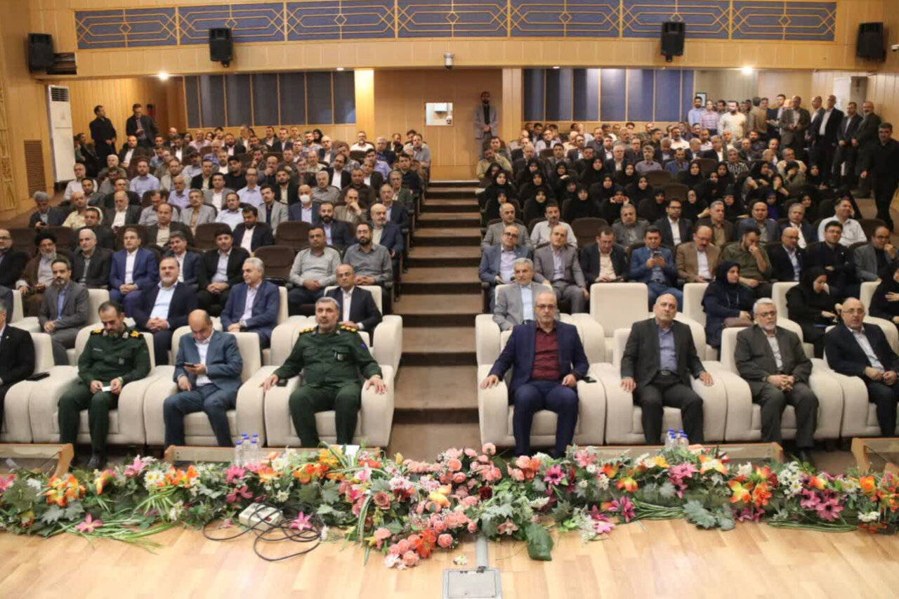 تصاویری از همایش روز قشر بسیج کارمندان و گرامیداشت هفته دولت در رشت