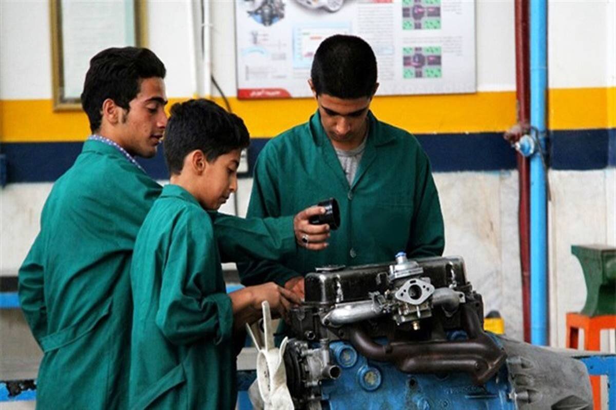 تامین 30 قلم تجهیزات هنرستان‌های تنکابن