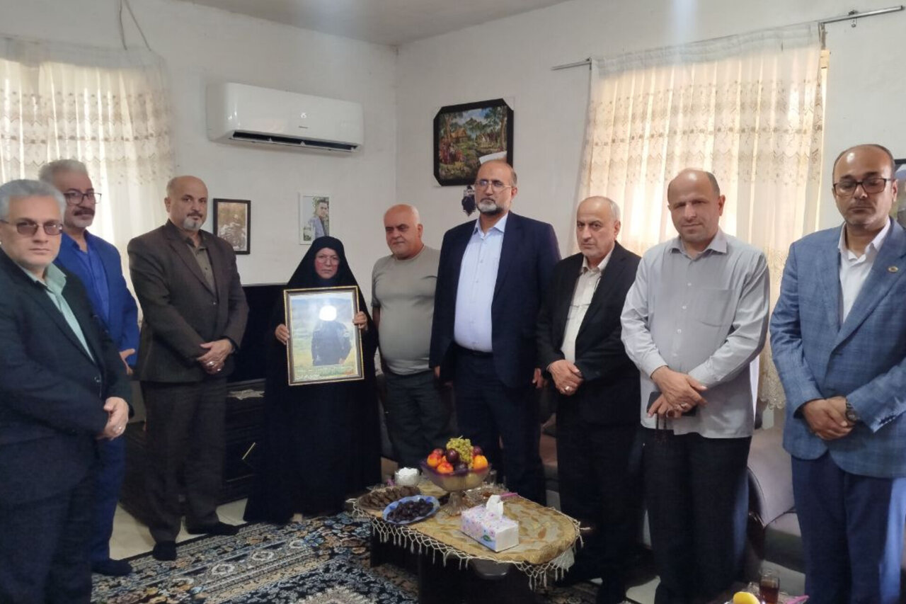 شهدا با نثار جان خود از کیان نظام و تمامیت ارضی کشور دفاع کردند