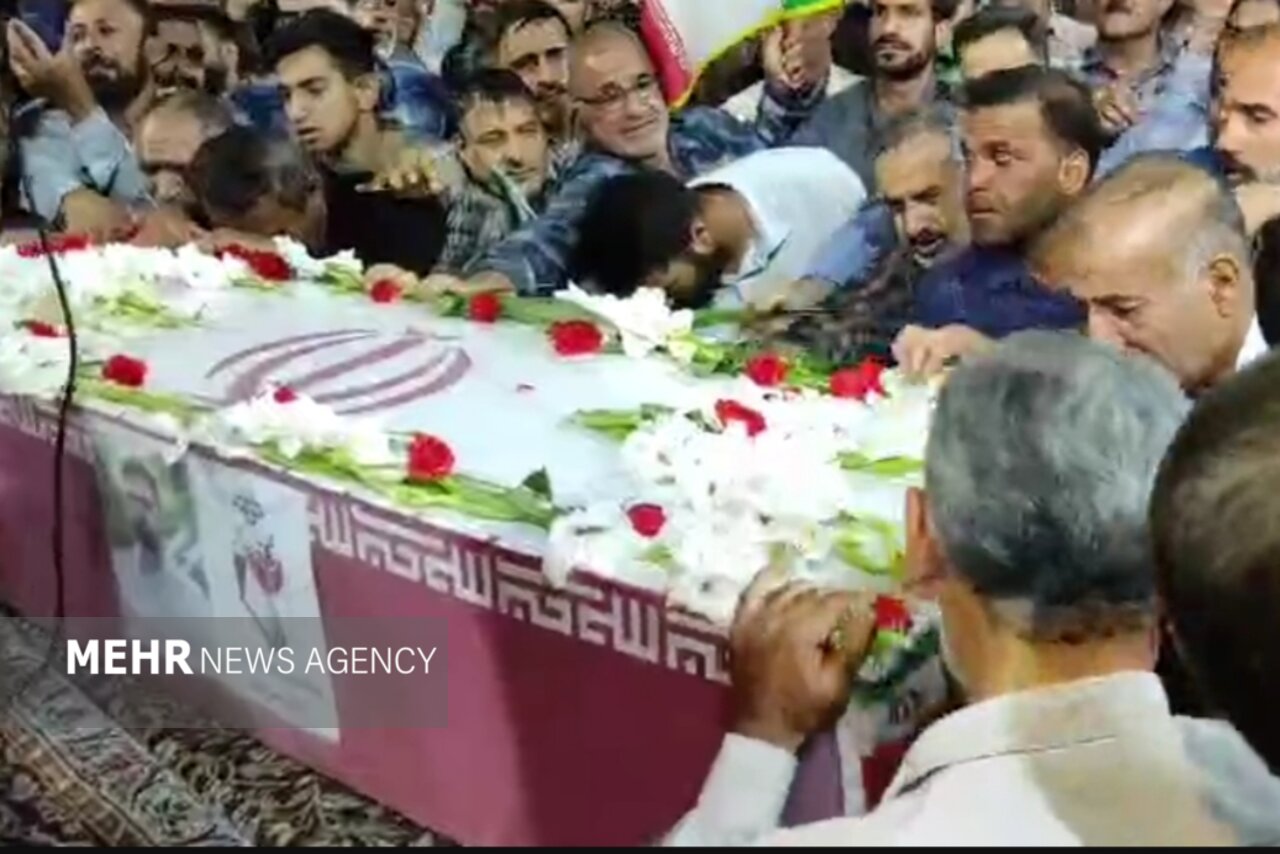 برگزاری مراسم وداع با شهید حامد اکاتی