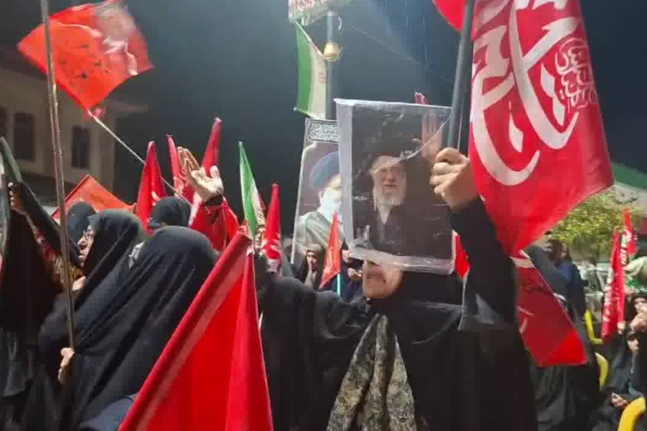 خروش مردم مبعوث شده چالوس زیر باران