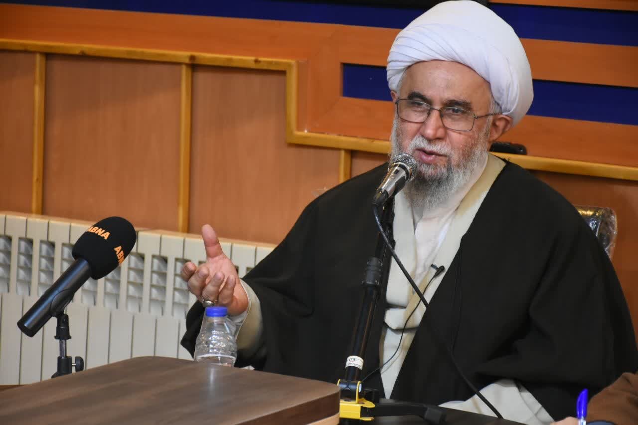 آیت الله رمضانی: دفاع مشروع در برابر تجاوز دشمن نیازمند رفراندوم نیست