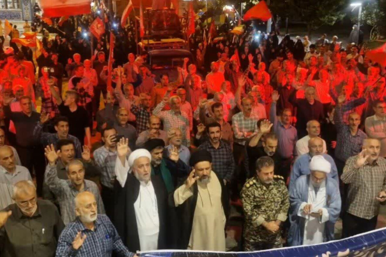 دویست‌ و چهارمین راهپیمایی شبانه مردم لاهیجان در خیابان ها