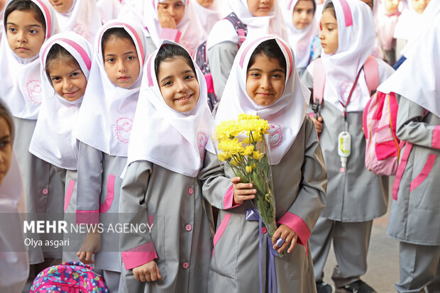 نواخته شدن زنگ شکوفه‌هاو جوانه ها در مازندران